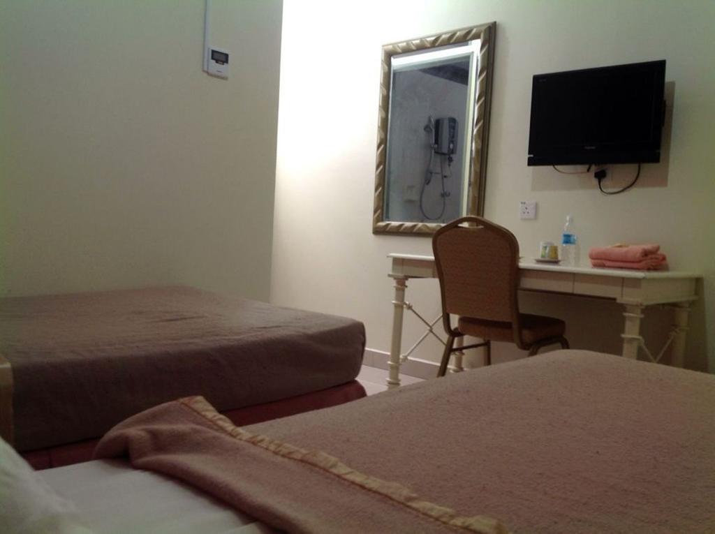 Hotel Morning Glory Кудат Номер фото